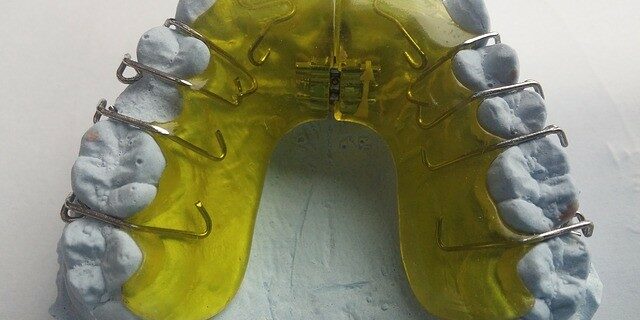 Clear retainers for teeth