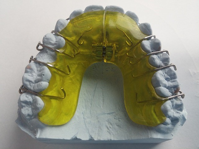 Clear retainers for teeth